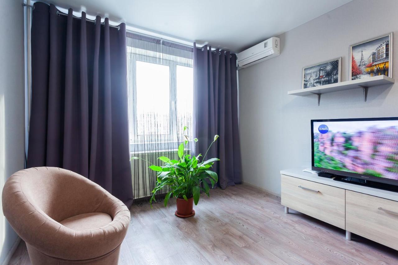 Obolon Metro Station Apartment Kiev Ngoại thất bức ảnh